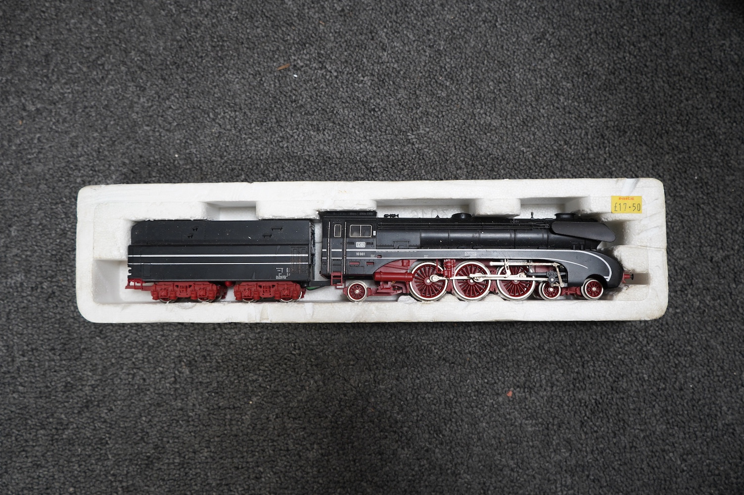 Twenty-four HO gauge model railway by Lima, Trix, Fleischmann, etc. including a German DB 4-6-2 tender locomotive, 10 001, fourteen Continental outline bogie coaches, 4-wheel coaches, and freight wagons. Condition - fair